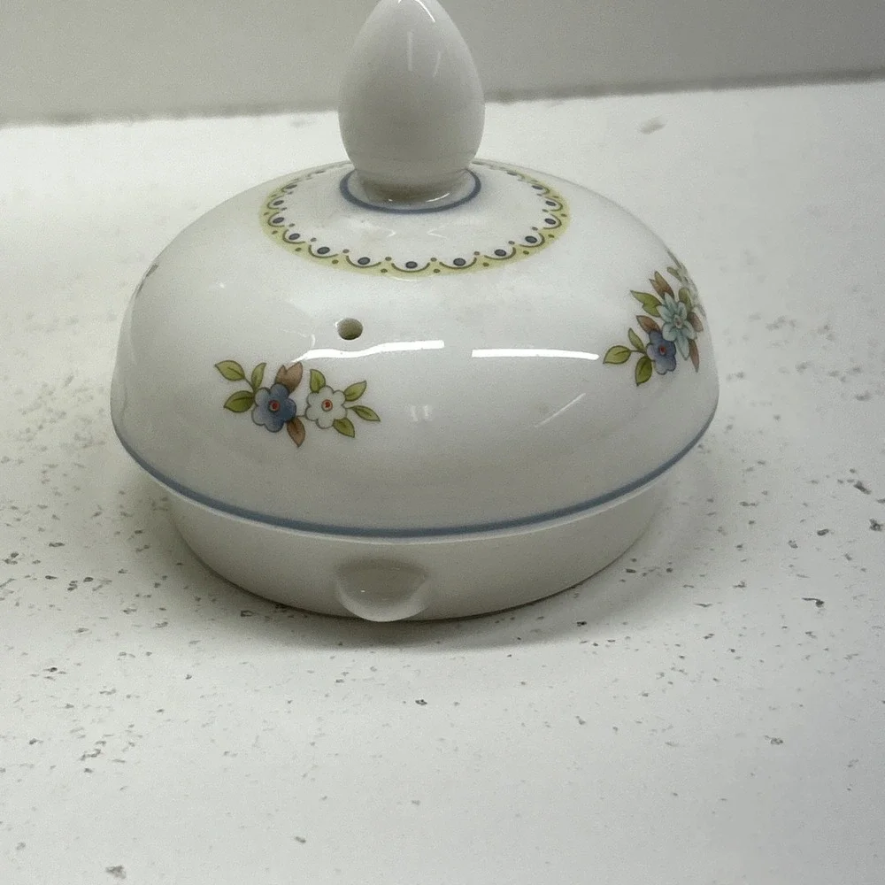 Wedgwood Petersham Fine Bone China Coffee Pot England Floral Tea Pot EUC